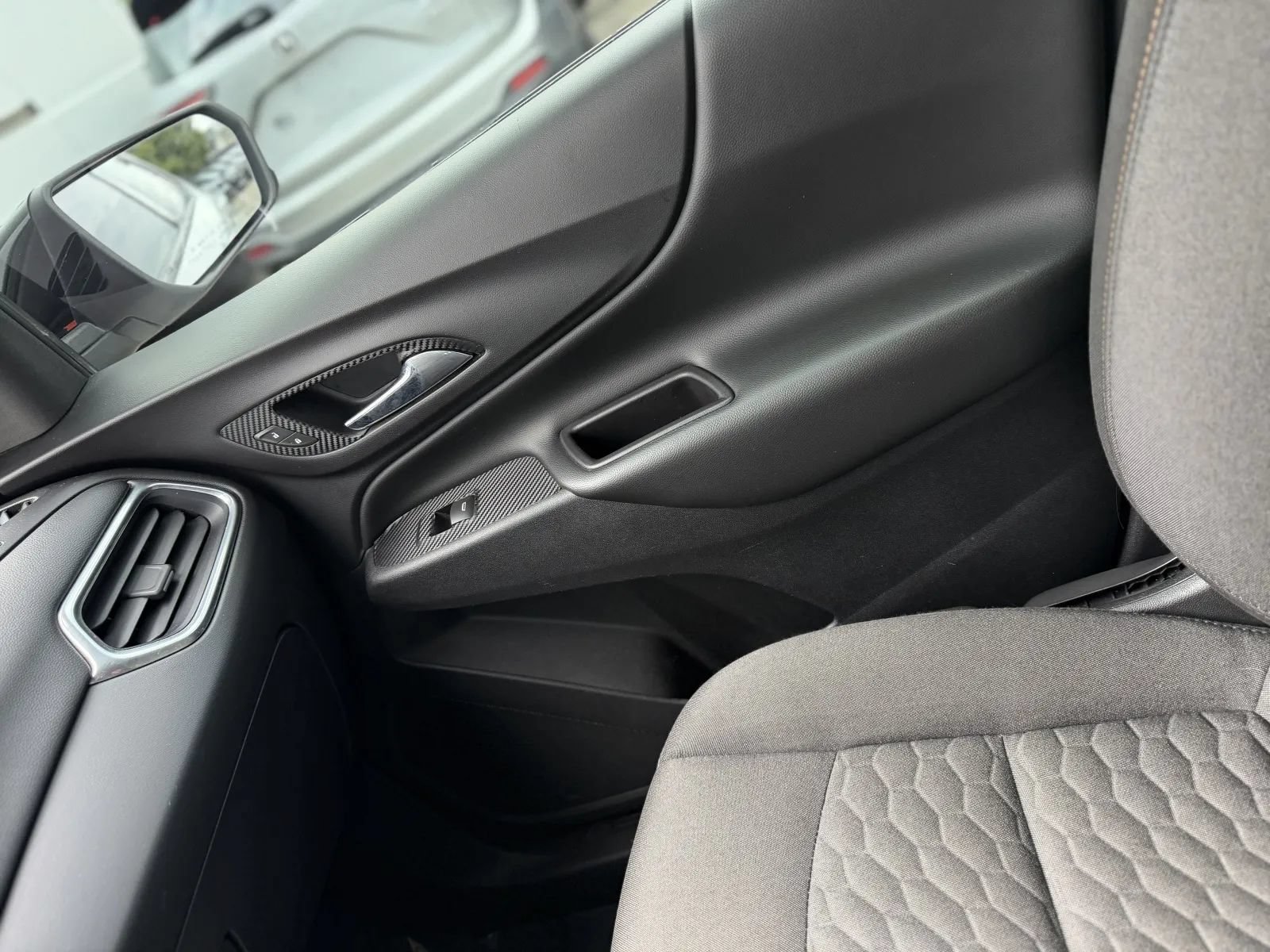 Used 2018 Chevrolet Equinox LT w/ Redline Edition AWD/4WD image 35