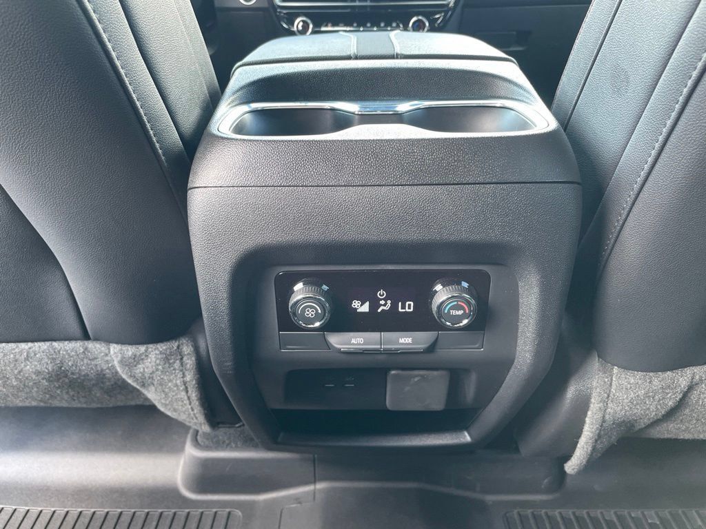 Used 2024 Chevrolet Traverse Z71 w/ LPO, Floor Liner Package AWD/4WD image 32
