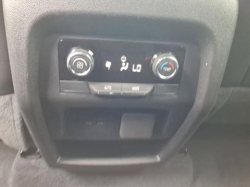 Used 2025 Chevrolet Traverse LT w/ Driver Confidence Package FWD image 22