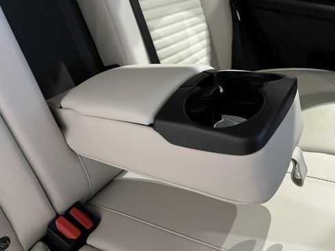 Used 2023 Land Rover Discovery Sport SE image 54