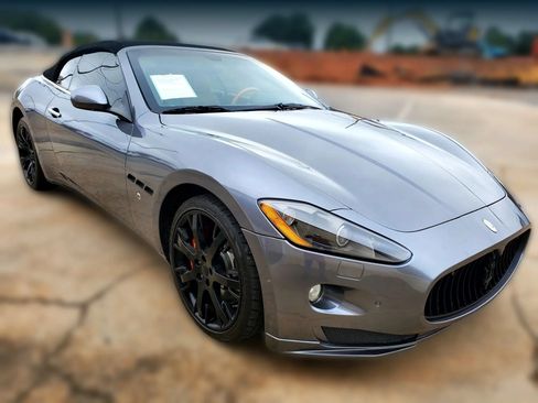 Used 2011 Maserati GranTurismo Convertible RWD image 22