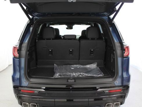 New 2026 GMC Acadia Denali Ultimate w/ LPO, Floor Liner Package AWD/4WD image 11