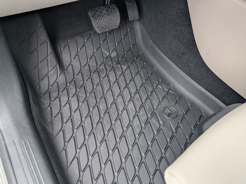 New 2025 Mercedes-Benz GLB 250 image 18