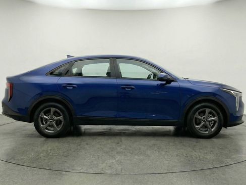 Used 2025 Kia K4 LXS image 11