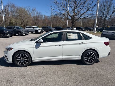 New 2026 Volkswagen Jetta SE FWD image 4