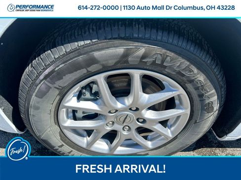 Used 2025 Chrysler Pacifica Select FWD image 6