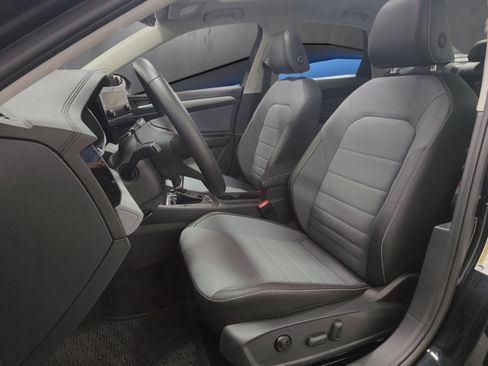 Used 2025 Volkswagen Jetta SE w/ Sunroof Package FWD image 11