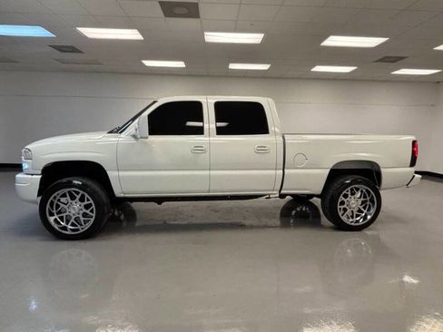 Used 2007 GMC Sierra 2500 W/T w/ Skid Plate Package AWD/4WD image 4