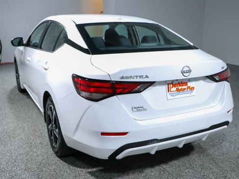 Used 2024 Nissan Sentra SV FWD image 9