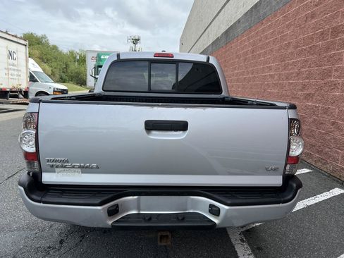 Used 2011 Toyota Tacoma 4x4 Double Cab w/ TRD Sport Pkg image 5
