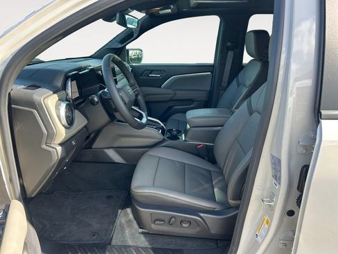 Used 2026 Chevrolet Colorado ZR2 w/ Technology Package AWD/4WD image 15