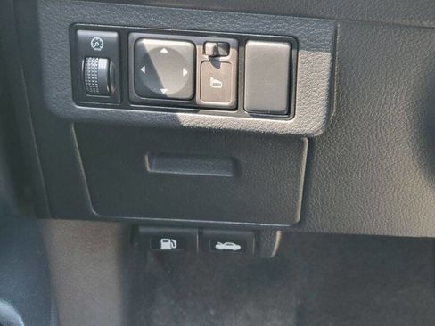 Used 2011 Nissan Versa 1.8 S w/ Plus Pkg image 24