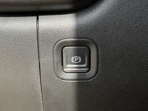 Used 2023 Chevrolet Silverado 1500 Custom RWD image 21