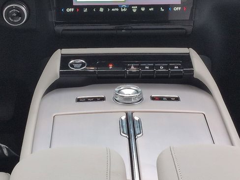 New 2026 Lincoln Navigator Premiere AWD/4WD image 19