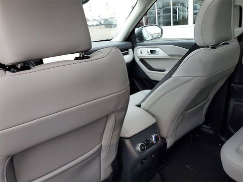 New 2026 Ford Explorer Active w/ Active Comfort Package image 28