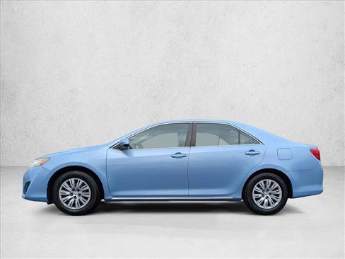 Used 2012 Toyota Camry LE image 9