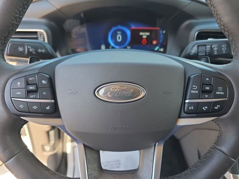 Used 2020 Ford Explorer Platinum w/ Premium Technology Package image 32