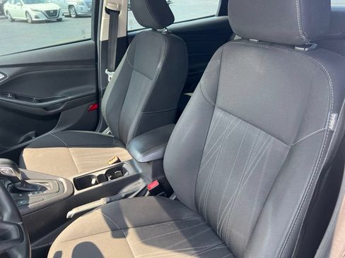 Used 2017 Ford Focus SE FWD image 8