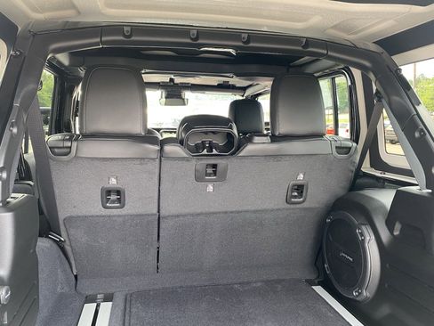 Used 2022 Jeep Wrangler Unlimited Rubicon w/ Xtreme Recon 35" Tire Package image 17