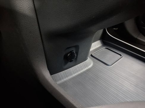 Used 2023 Toyota Sienna LE image 7