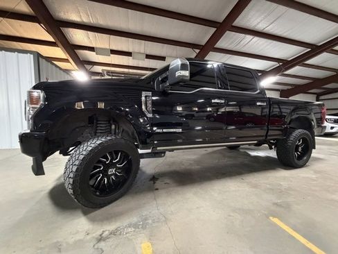 Used 2022 Ford F250 Platinum image 4