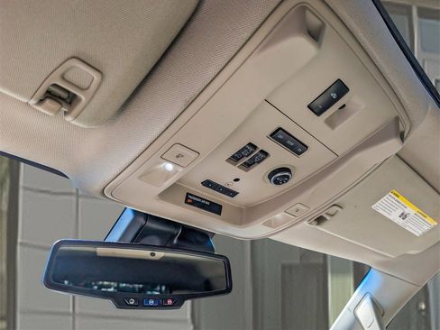 Used 2015 Cadillac Escalade Luxury image 33