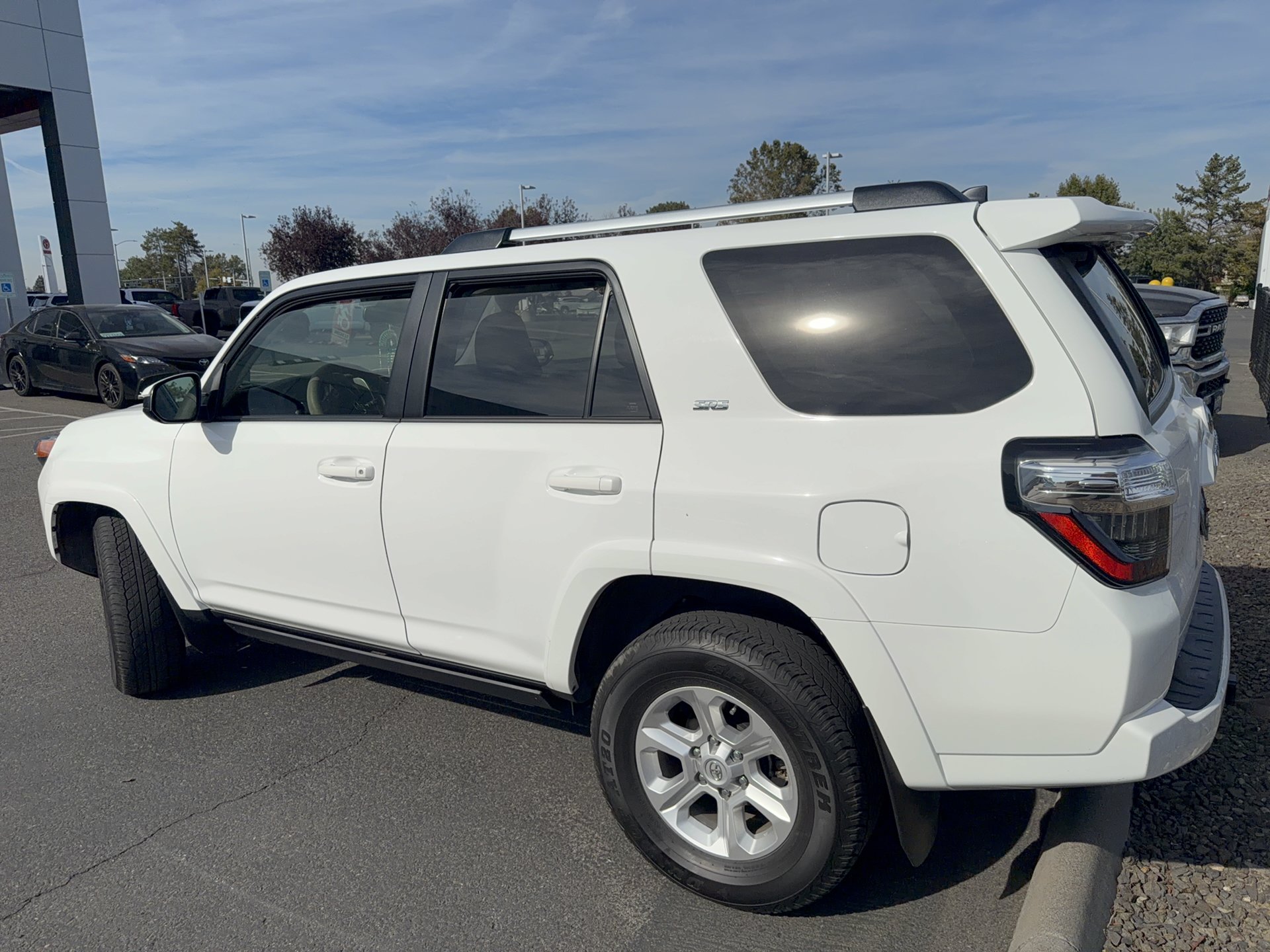 Used 2022 Toyota 4Runner SR5 AWD/4WD image 10