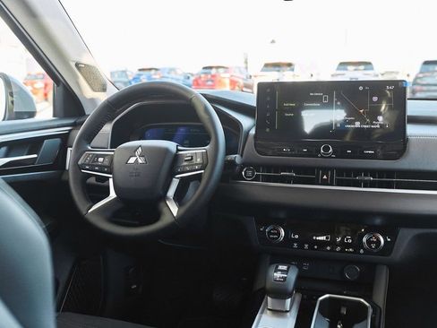 New 2026 Mitsubishi Outlander SE FWD image 36