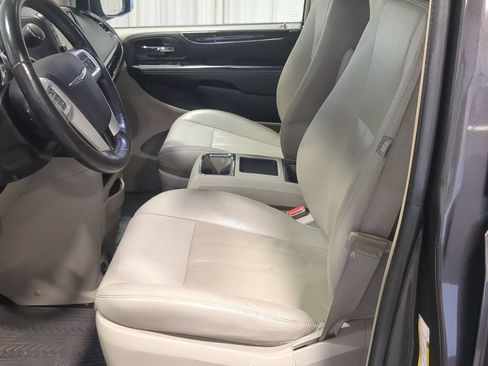 Used 2016 Chrysler Town & Country Touring w/ Driver Convenience Group FWD image 20