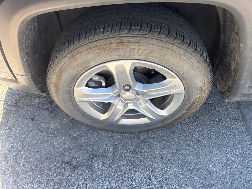 Used 2024 Jeep Compass Latitude AWD/4WD image 6