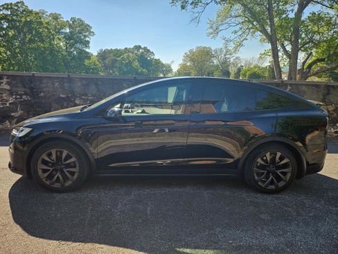 Used 2023 Tesla Model X image 8