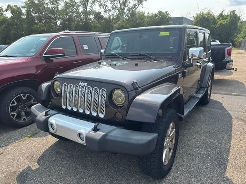Used 2013 Jeep Wrangler Unlimited Sahara w/ Connectivity Group AWD/4WD image 2