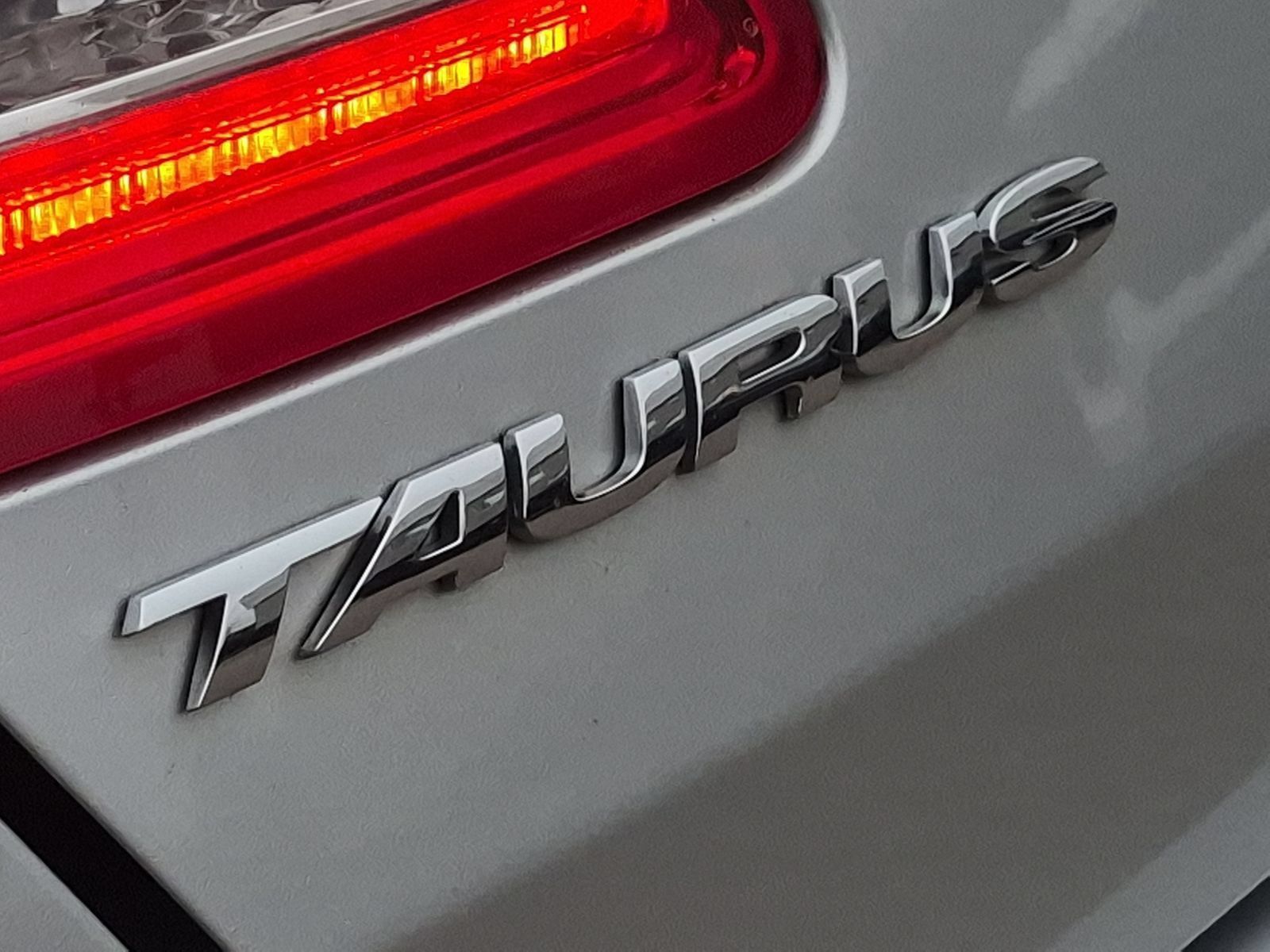 Used 2016 Ford Taurus SEL w/ Equipment Group 201A AWD/4WD image 14