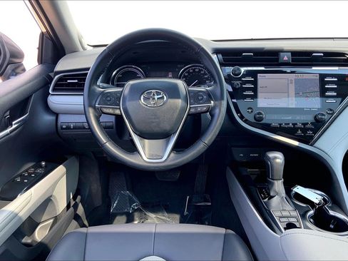 Used 2020 Toyota Camry XLE w/ Sunroof Package FWD image 6