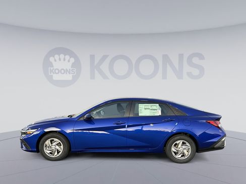 New 2026 Hyundai Elantra SE image 2