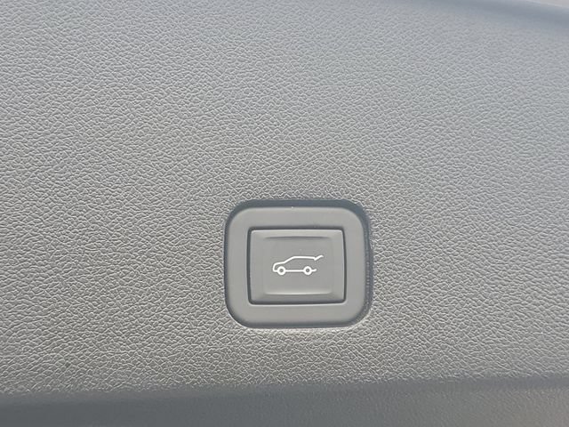 Certified 2024 Cadillac XT6 Luxury w/ LPO, Floor Liner Package AWD/4WD image 9