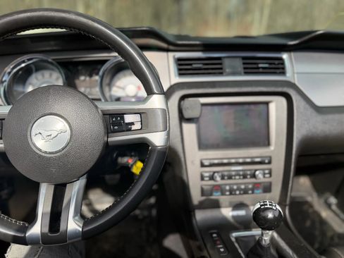 Used 2010 Ford Mustang GT Premium image 25