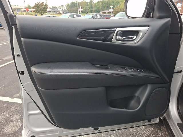 Used 2018 Nissan Pathfinder SV FWD image 12