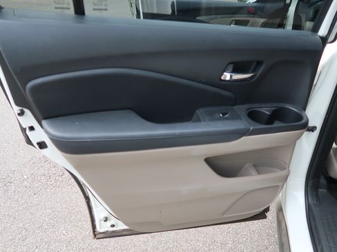 Used 2018 Honda Pilot EX image 16