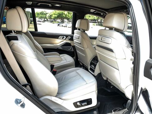 Used 2025 BMW X7 M60i AWD/4WD image 35