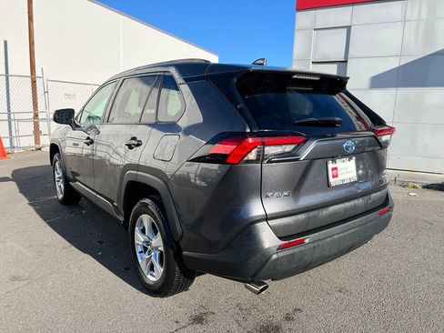 Used 2021 Toyota RAV4 XLE AWD/4WD image 6
