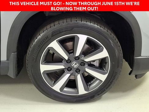 Used 2025 Honda Pilot Touring image 9