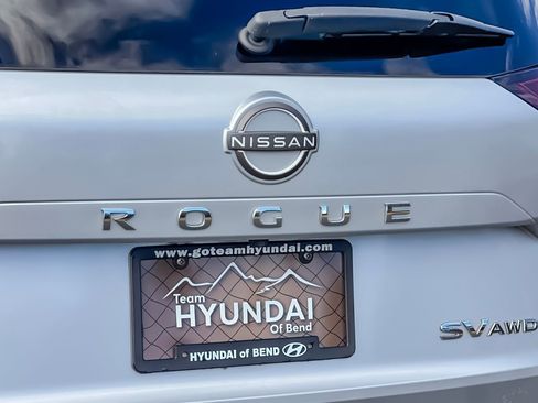 Used 2023 Nissan Rogue SV image 39