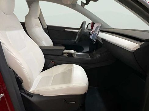 Used 2024 Tesla Model Y 2WD image 23