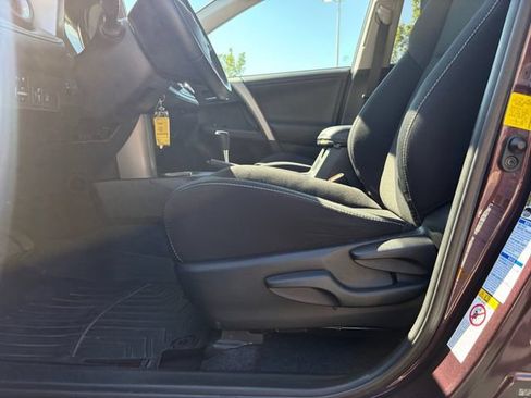 Used 2017 Toyota RAV4 XLE w/ Carpet Mat Package AWD/4WD image 14