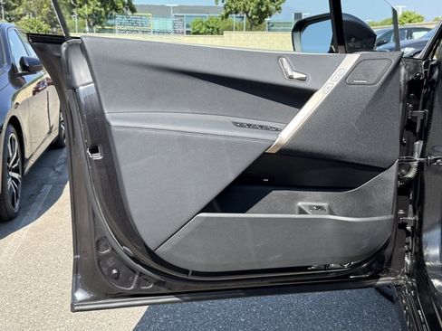 Used 2025 BMW iX xDrive50 w/ Sport Package image 19