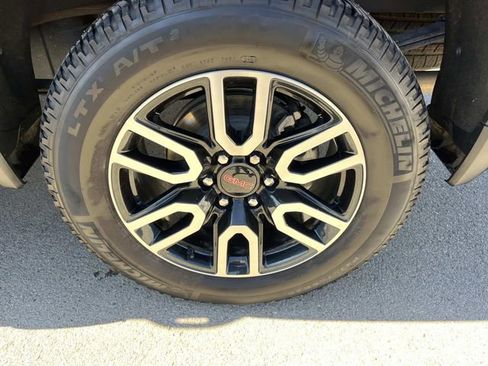 Used 2024 GMC Sierra 1500 AT4 w/ AT4 Preferred Package AWD/4WD image 14