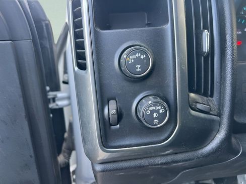 Used 2018 Chevrolet Silverado 1500 LT w/ All Star Edition image 21