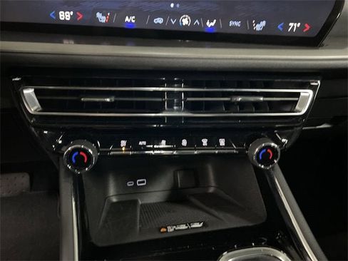 Certified 2025 Chevrolet Traverse LT image 18