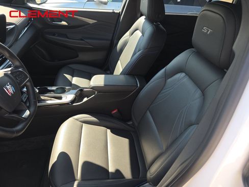 Used 2025 Buick Envista Sport Touring FWD image 3